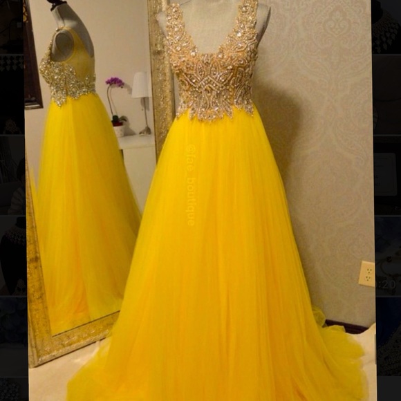 Dresses & Skirts - Evening dress. Canary Yellow Size 10.